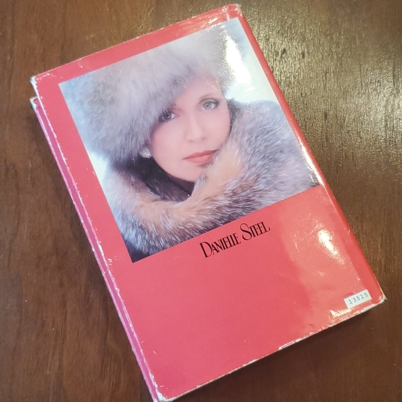 4 for $25! Lot of Danielle Steel Books 📚 - Picture 13 of 13